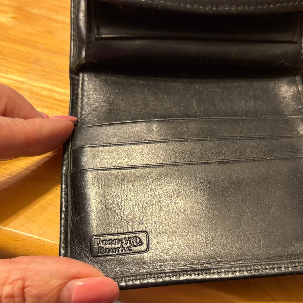 Black Leather Women's Wallet - Classic Compact Design used - Picture 2 of 7